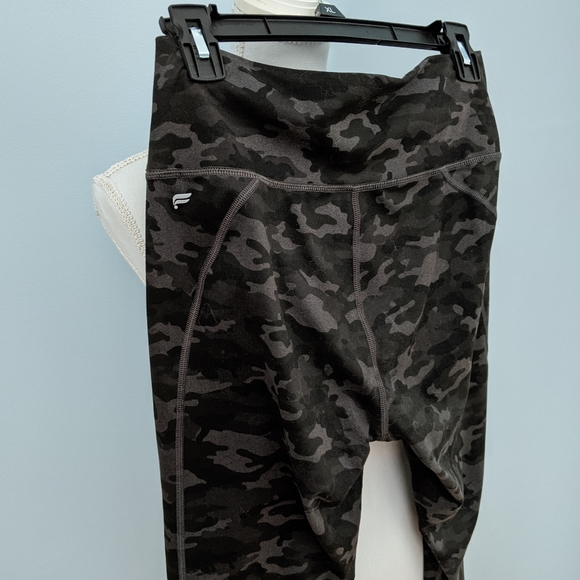 Fabletics Cropped - Picture 4 of 7